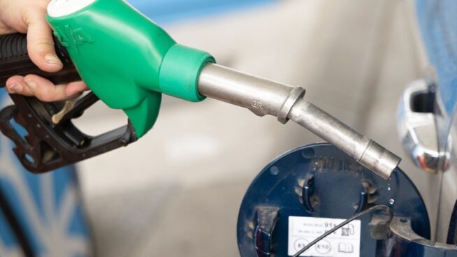 El gasto de los españoles en las gasolineras se dispara un 18% por la subida de los carburantes