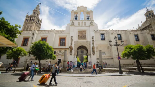 El sector turístico prevé una Semana Santa similar a 2025 en el contexto de la guerra en Irán