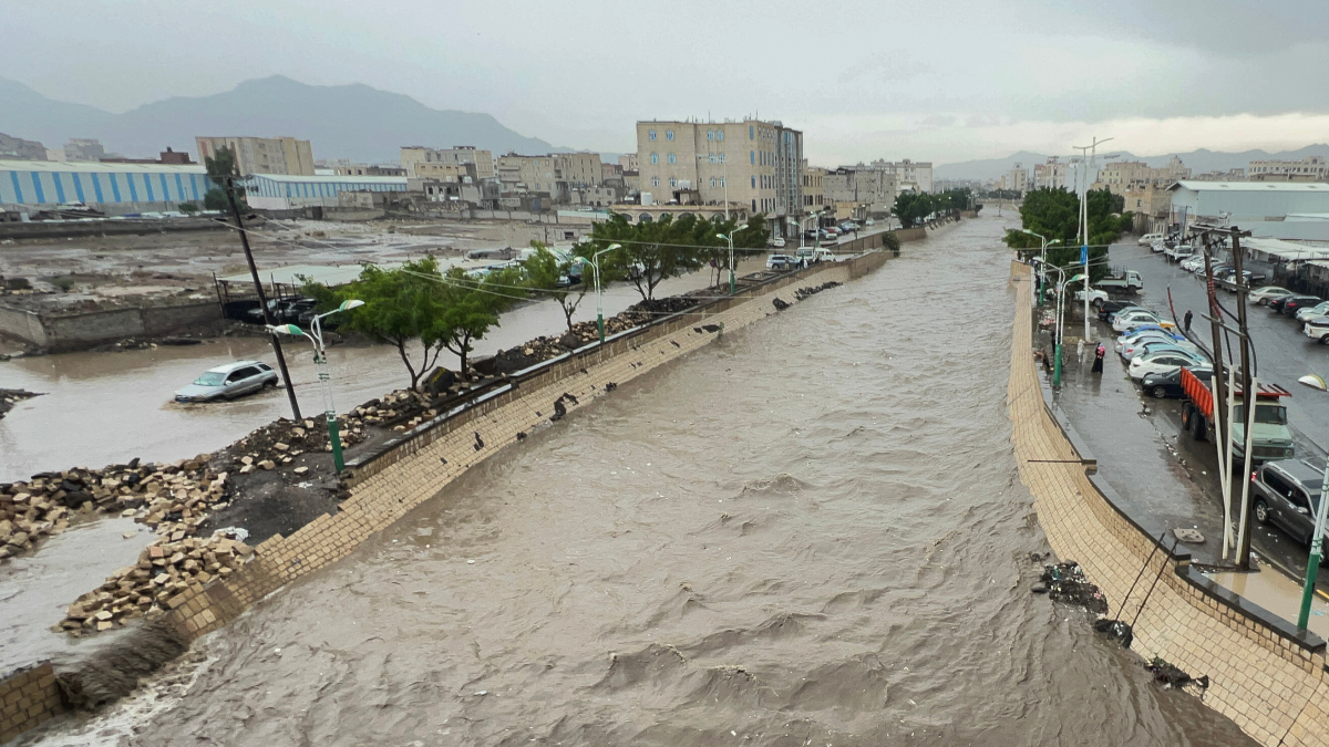 Al menos 17 muertos y más de 1.300 familias afectadas por graves inundaciones en Yemen