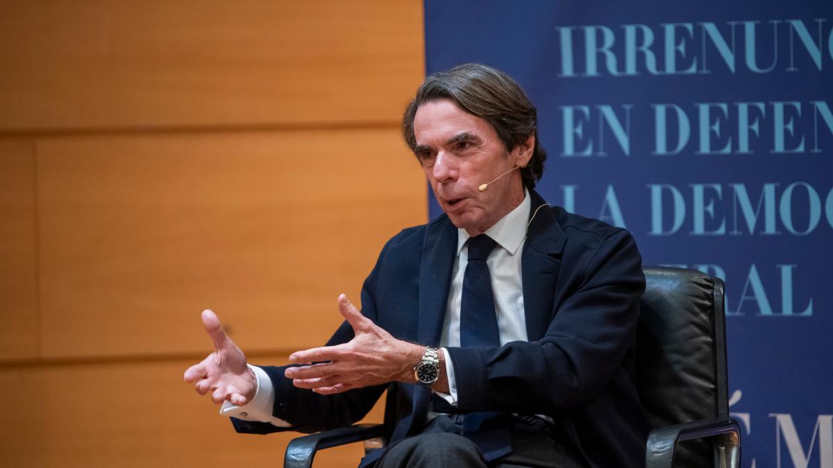 Aznar presenta las memorias de Mayor Oreja coincidiendo con el aniversario del 11-M