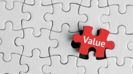 Jean-Paul Sartre, filósofo francés: «La felicidad no reside en cumplir todos nuestros deseos, sino en dar valor a lo que hacemos cada día»