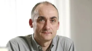 Josep María Esquirol (63), filósofo: «La felicidad no es un estado de plenitud; está relacionada con darse cuenta de que uno va en la buena dirección»