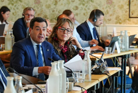 Juanma Moreno apunta a elecciones en mayo en Andalucía al suspender su agenda europea