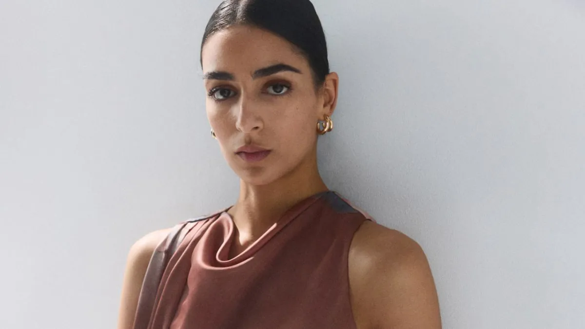 Las blusas de Zara y Mango claves para un look de invitada de boda en primavera 2026