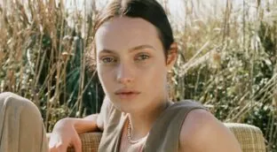 Ni naranja ni verde: el color tendencia de Mango para vestidos de invitada de boda esta primavera verano