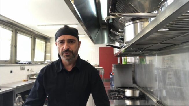 El cocinero de Barcelona al que echaron por no acreditar el B2 de catalán: «Hay otros en riesgo»
