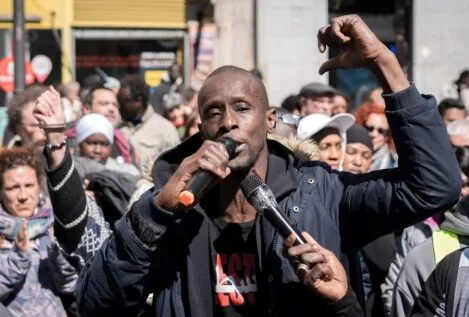 Mbaye denunciará a los agentes que lo detuvieron por «racismo» y «violencia policial»