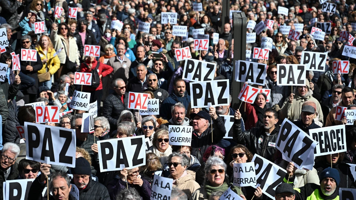Miles de personas piden ‘parar la guerra’ junto a personalidades de la política y cultura