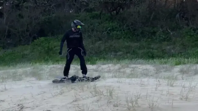 Una empresa australiana quiere que los soldados se muevan subidos en monopatines