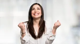 La Ley de Propiedad Horizontal es clara: si se te generan humedades porque se ha roto una tubería, podrías reclamárselo a la comunidad