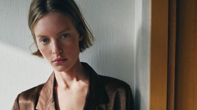 Nuevo en Zara: las 'blazers' de aire retro tendencia en primavera para combinar con vaqueros y bailarinas