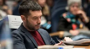 Bustinduy aprovechará el 'escudo social' para desarrollar su perfil de candidato