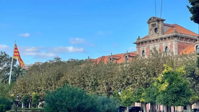 La Justicia obliga al Parlament a exhibir de forma permanente la bandera de España