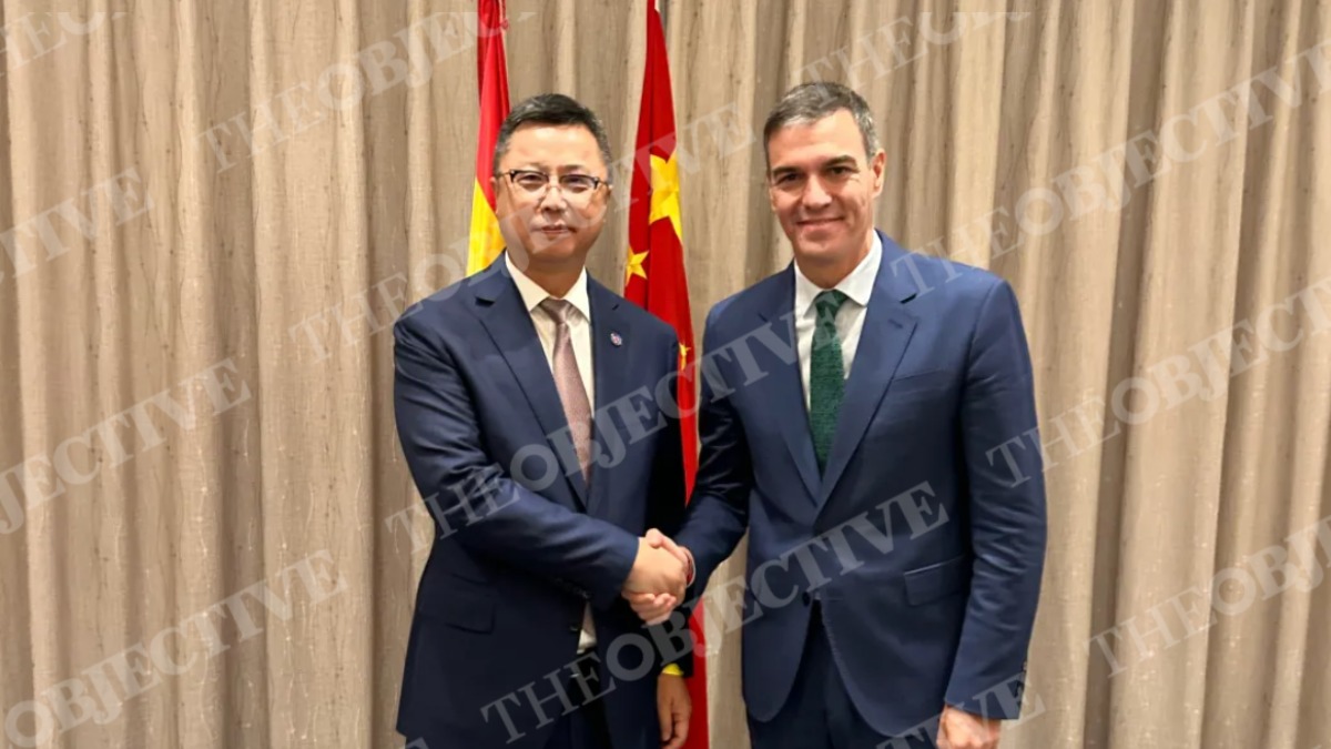 Zapatero organizó a sus clientes chinos una cita privada con Sánchez y Albares en Shanghái