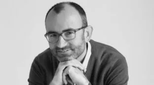 Rafael Santandreu, psicólogo: «La felicidad no consiste en conseguir que todo vaya bien, sino en entrenar la mente para cuando las cosas van mal»