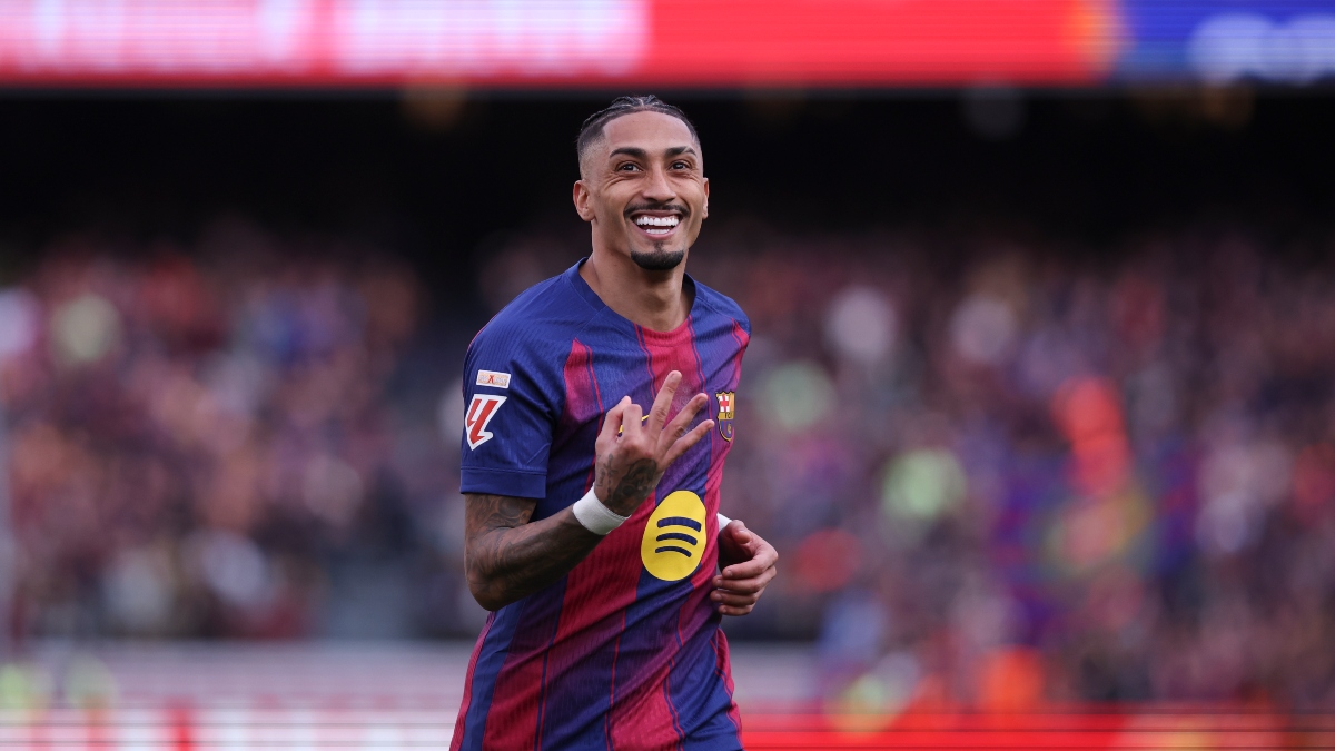 Raphinha firma un ‘hat-trick’ y el Barça golea al Sevilla para reforzar su liderato