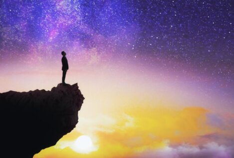 Richard Taylor, filósofo, ya lo advirtió en 1970: «La felicidad no es un estado estático, sino la realización de propósitos que dan sentido a la vida»