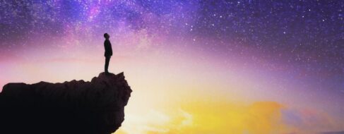 Richard Taylor, filósofo, ya lo advirtió en 1970: «La felicidad no es un estado estático, sino la realización de propósitos que dan sentido a la vida»