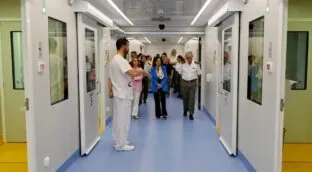 El director del hospital Gómez Ulla subleva a los sindicatos al paralizar la promoción interna