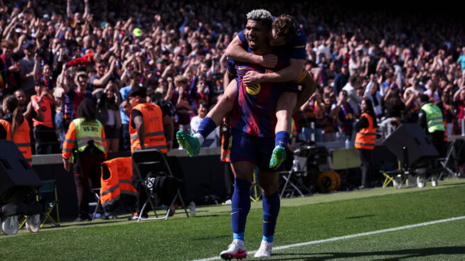 El Barça consolida su liderato ante el Rayo con un gol de Araujo