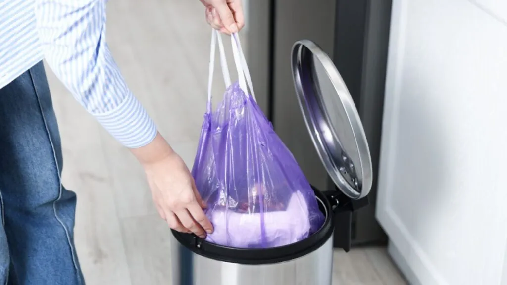 Sacar la bolsa de la basura