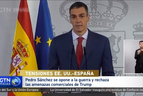 El telediario chino que emite el canal de Iglesias celebra el «no a la guerra» de Sánchez