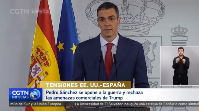 El telediario chino que emite el canal de Iglesias celebra el «no a la guerra» de Sánchez