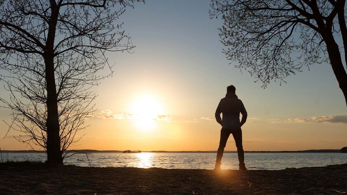 Thomas Hobbes, filósofo, lo advirtió en 1651: «La felicidad es un continuo progreso de los deseos y no la serenidad de una mente satisfecha»