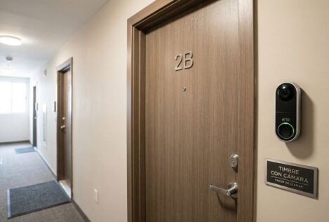 Cuidado con el 'timbre inteligente' de moda: la Ley te obligará a quitarlo si la cámara graba la puerta de tu vecino