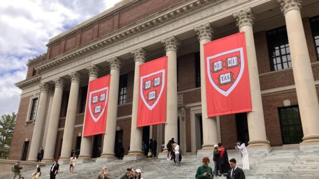 La Administración Trump demanda a Harvard por «discriminar» a alumnos judíos e israelíes