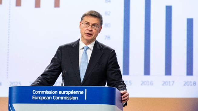 El comisario de Economía pidió autonomía para la Airef 13 días antes del asalto del Gobierno