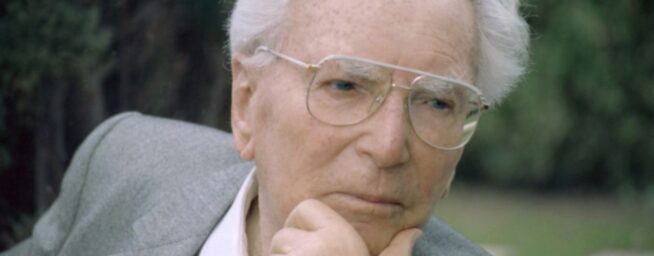 Viktor Frankl, psiquiatra, ya lo advirtió en 1946: «La felicidad no puede perseguirse, debe surgir como consecuencia de un sentido en la vida»
