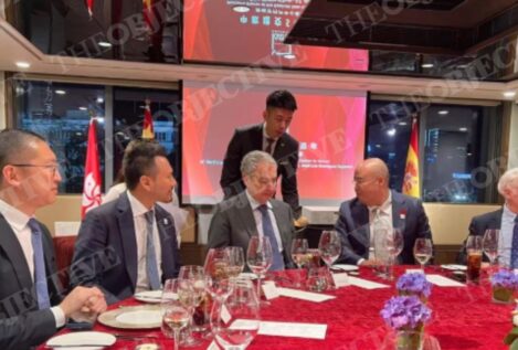 Zapatero maneja su 'lobby' de empresas chinas desde una oficina 'pantalla' en la calle de Ferraz