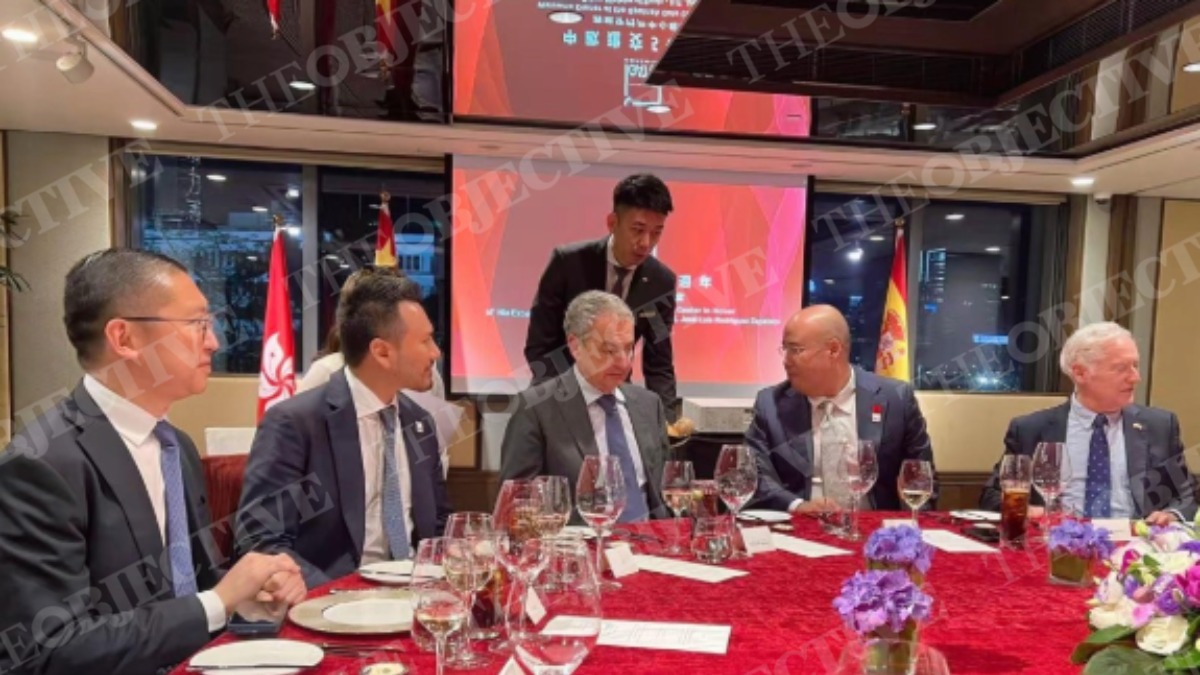 Zapatero maneja su ‘lobby’ de empresas chinas desde una oficina ‘pantalla’ en la calle de Ferraz