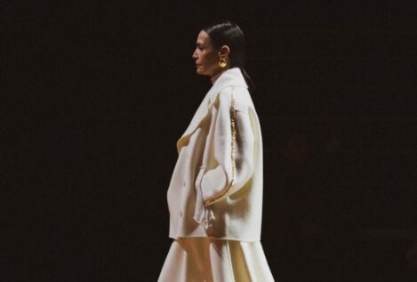 Zara tiene las versiones 'low cost' de los vestidos que más han triunfado sobre las pasarelas españolas 2026