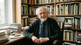 Zygmunt Bauman, filósofo: «Cuando buscamos la felicidad comprando cosas, dejamos de lado otras maneras de sentirnos felices»