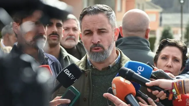 Abascal responsabiliza a Feijóo y no a Guardiola del bloqueo en Extremadura