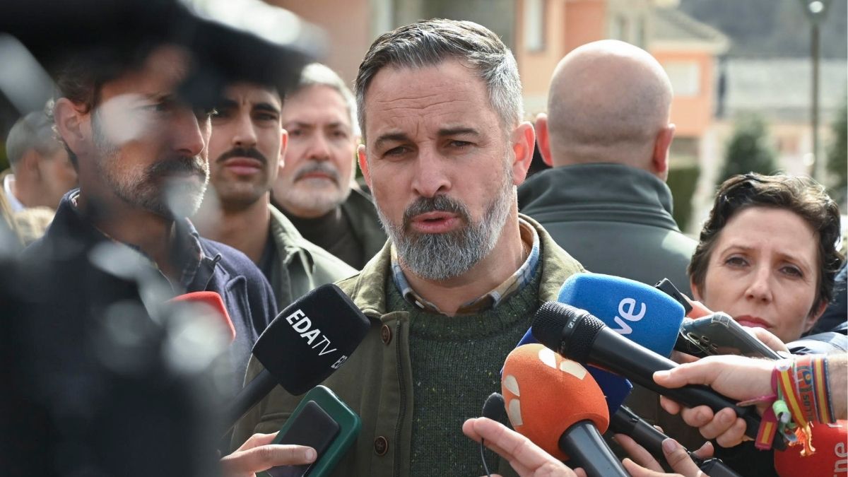 Abascal responsabiliza a Feijóo y no a Guardiola del bloqueo en Extremadura