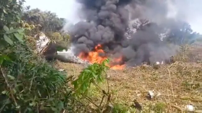 Un avión de la Fuerza Aérea de Colombia se estrella con 110 soldados a bordo