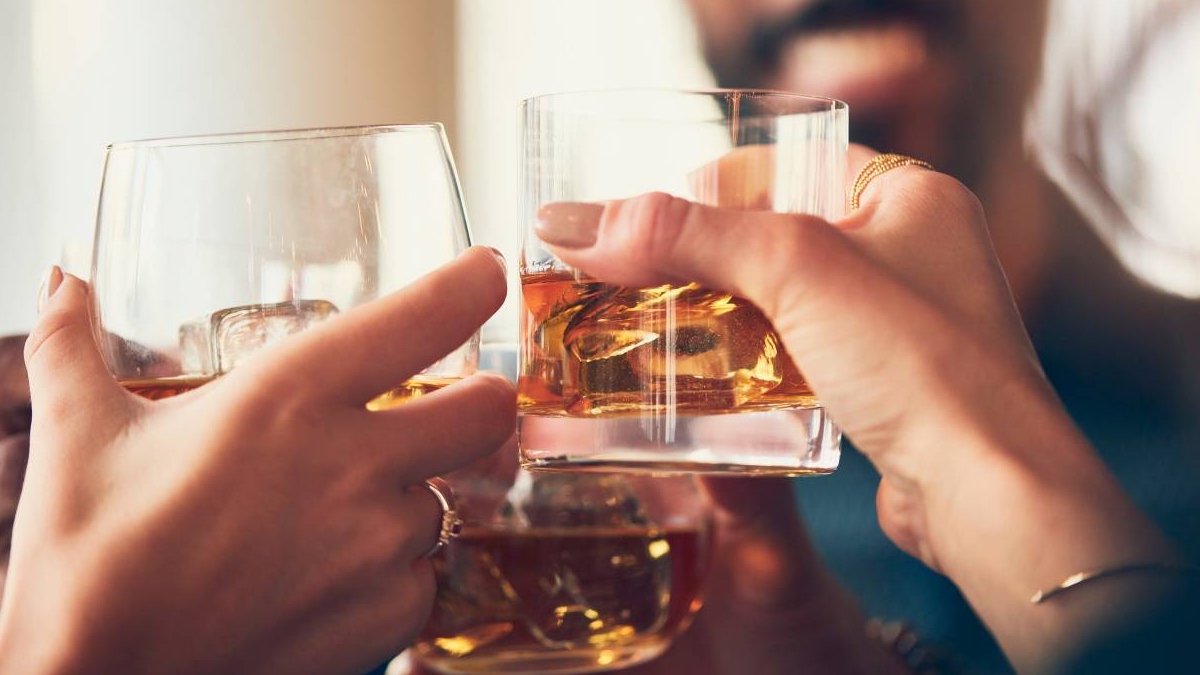 ¿Por qué algunas personas prefieren el alcohol a socializar? Una parte del cerebro responsable