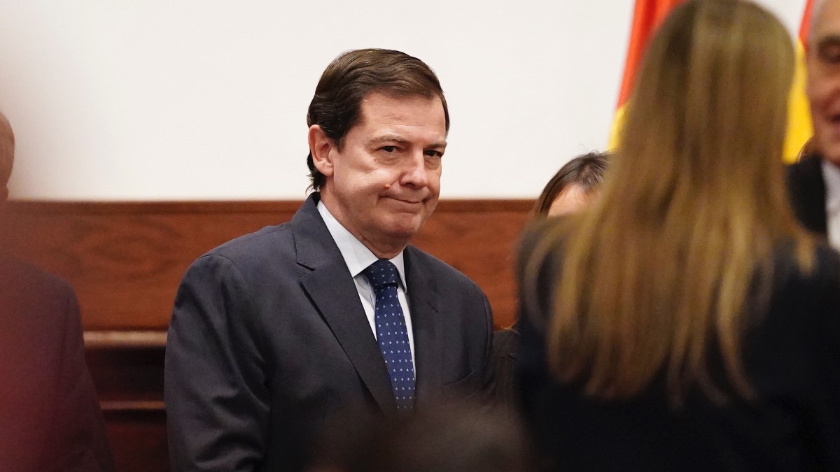 Mañueco inicia las reuniones con Vox para encaminar la legislatura