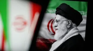 Irán confirma la muerte del ayatolá Jamenei