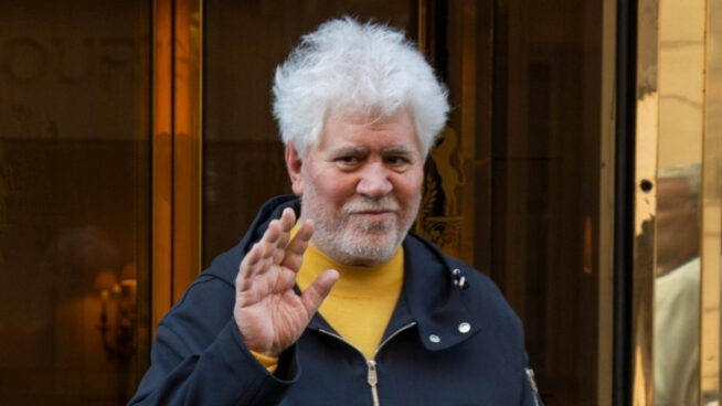 La discreta relación de Almodóvar y su novio, Fernando Iglesias: «Tiene una presencia física muy potente»