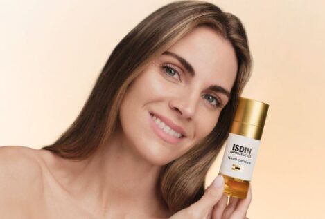 Amaia Salamanca se une a ISDIN como nueva embajadora de su serum antiedad