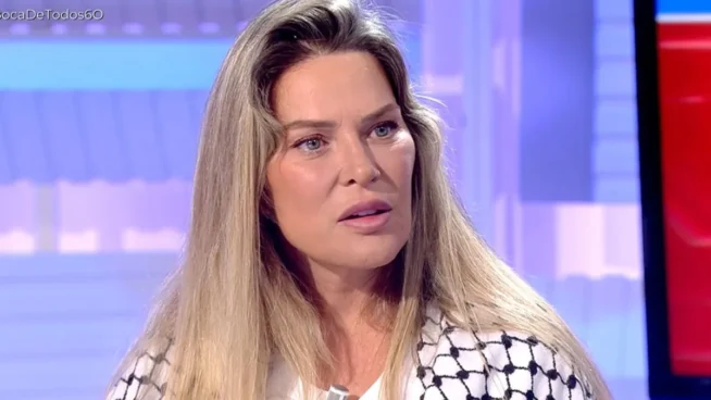 'Barbie Gaza' reaparece con el líder de Desokupa en un acto de conciliación