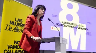 Una asociación feminista avisa de errores en las nuevas pulseras antimaltrato: «Son un riesgo»