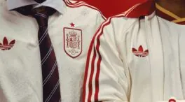 España hace un guiño literario en la segunda equipación para el Mundial 2026