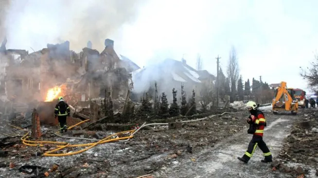 Al menos cuatro muertos y 15 heridos tras otra noche de ataques rusos en la capital de Ucrania