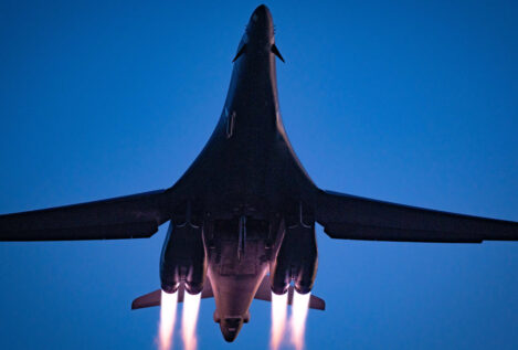 Sánchez mantiene abierto el espacio aéreo para EEUU pese al cierre de Morón y Rota