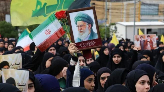 Ataque de EEUU e Israel a Irán, en directo | El precio del petróleo sube más de un 8%